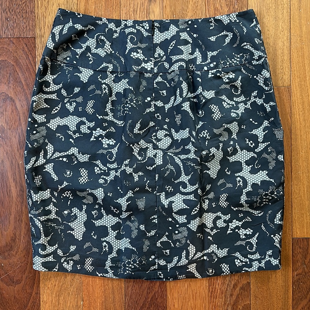 Banana Republic Silk honeycomb fishnet print lace skirt